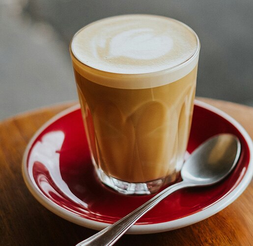 Cortado-kaffe i glass